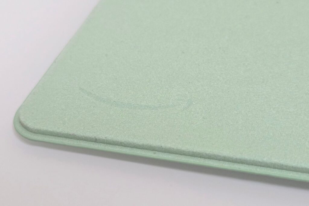 Kindle純正カバー内側はやわらかいマイクロファイバー。
